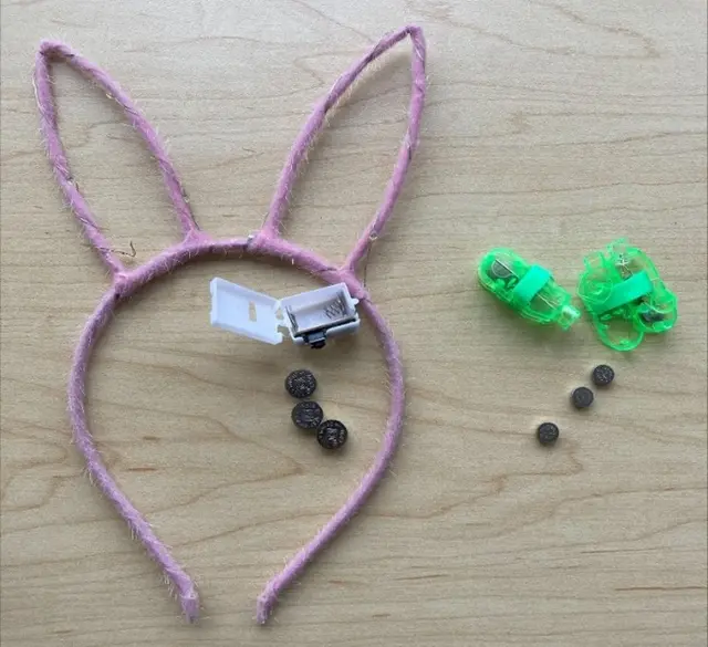 SNLN Party Supply Toys Recalled Due to Ingestion Hazard; Risk of Serious Injury or Death; Federal Toy Standard Violation; Sold Exclusively on Amazon by Yiwu Dixikeji Douxiangongsi: Recalled SNLN Party Supply Toys (battery compartments), photo 4 of 4