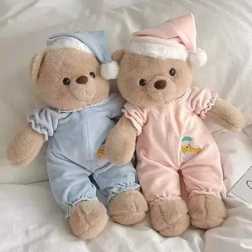 Jouet en peluche en forme d'ours mignon, pourpée en forme d'ours mignon avec vêtements de couchage, photo 1 of 4