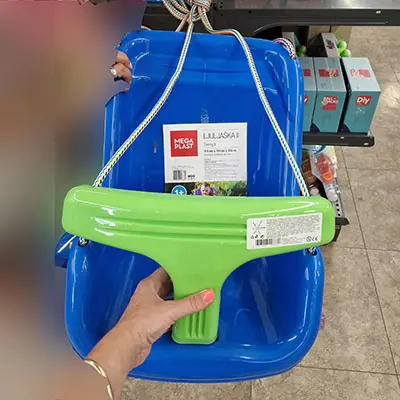 Plastic swing, photo 2 of 3